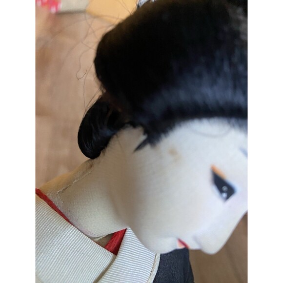 Vintage Handmade Japanese GEISHA DOLL Cloth Face & Hands Black Floral KIMONO - Picture 4 of 7